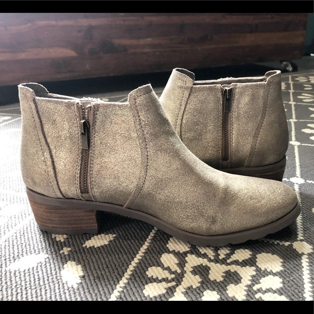 NWT Gold Reef Boots, Size 8